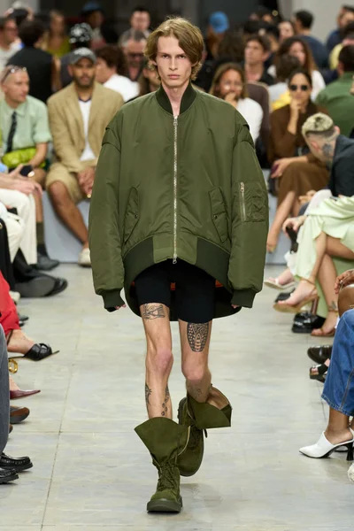 Look 50
